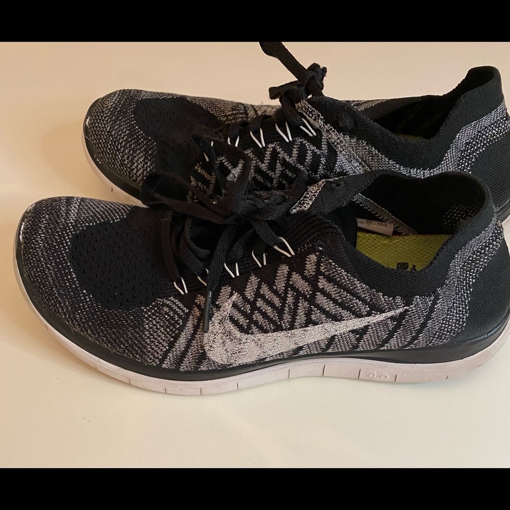 Nike Free 4.0 Flyknit shoes. Size 8.5
